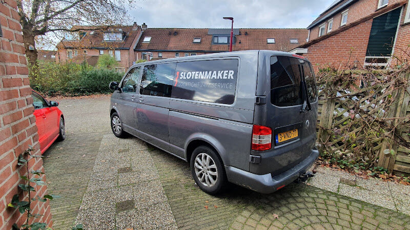 Foto van Slotenmaker LockTight. Politiekeurmerk Slotenservice in Utrecht e.o.