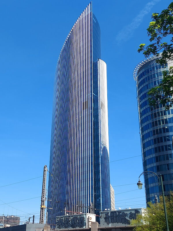 Foto van Iris Tower