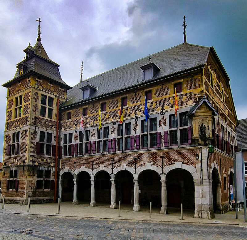 Foto van Het Loonse stadhuis