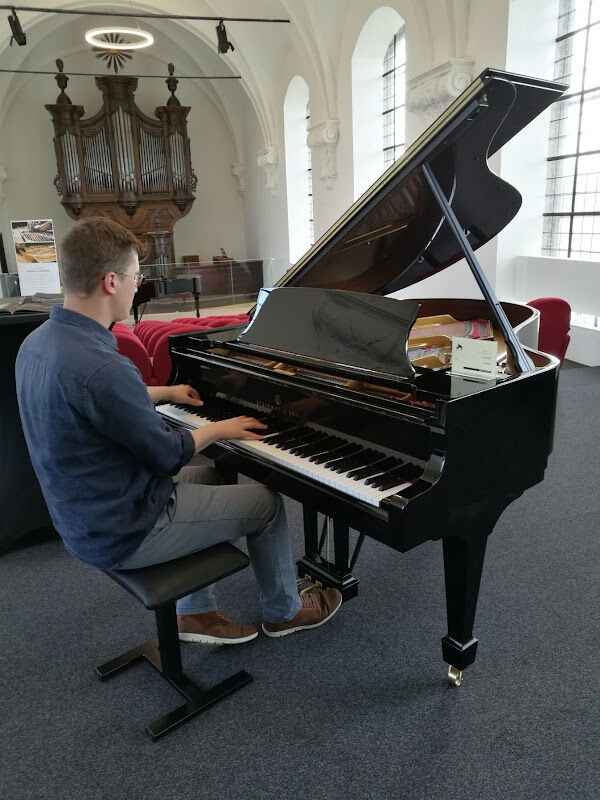 Foto van Piano's Maene Limburg - Paterskerk