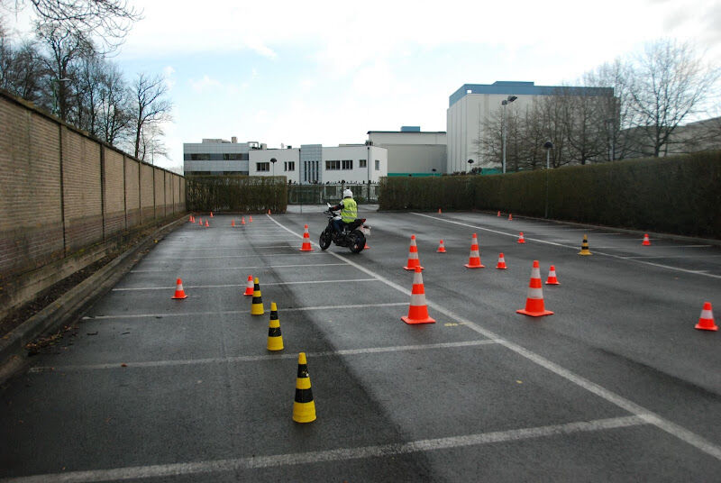 Foto van Rijschool Merelbeke Oefenterrein motoren