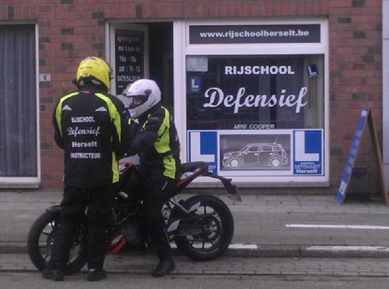 Foto van Rijschool Defensief Herselt